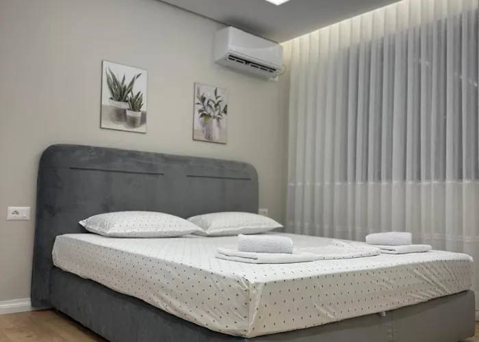 Cozy 2 Bedroom Getaway Apartament *