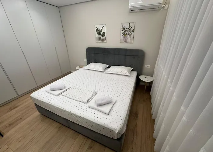 Cozy 2 Bedroom Getaway * Tirana